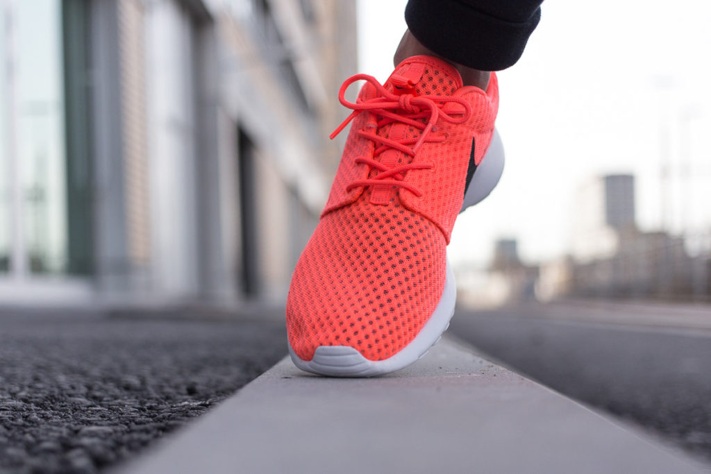 nike roshe one hot lava